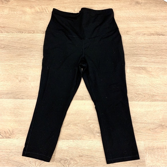 Old Navy Maternity Active - 3/4 length black tights - Picture 2 of 4